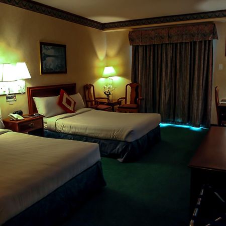 Days Hotel Tagaytay Тагайтай Экстерьер фото