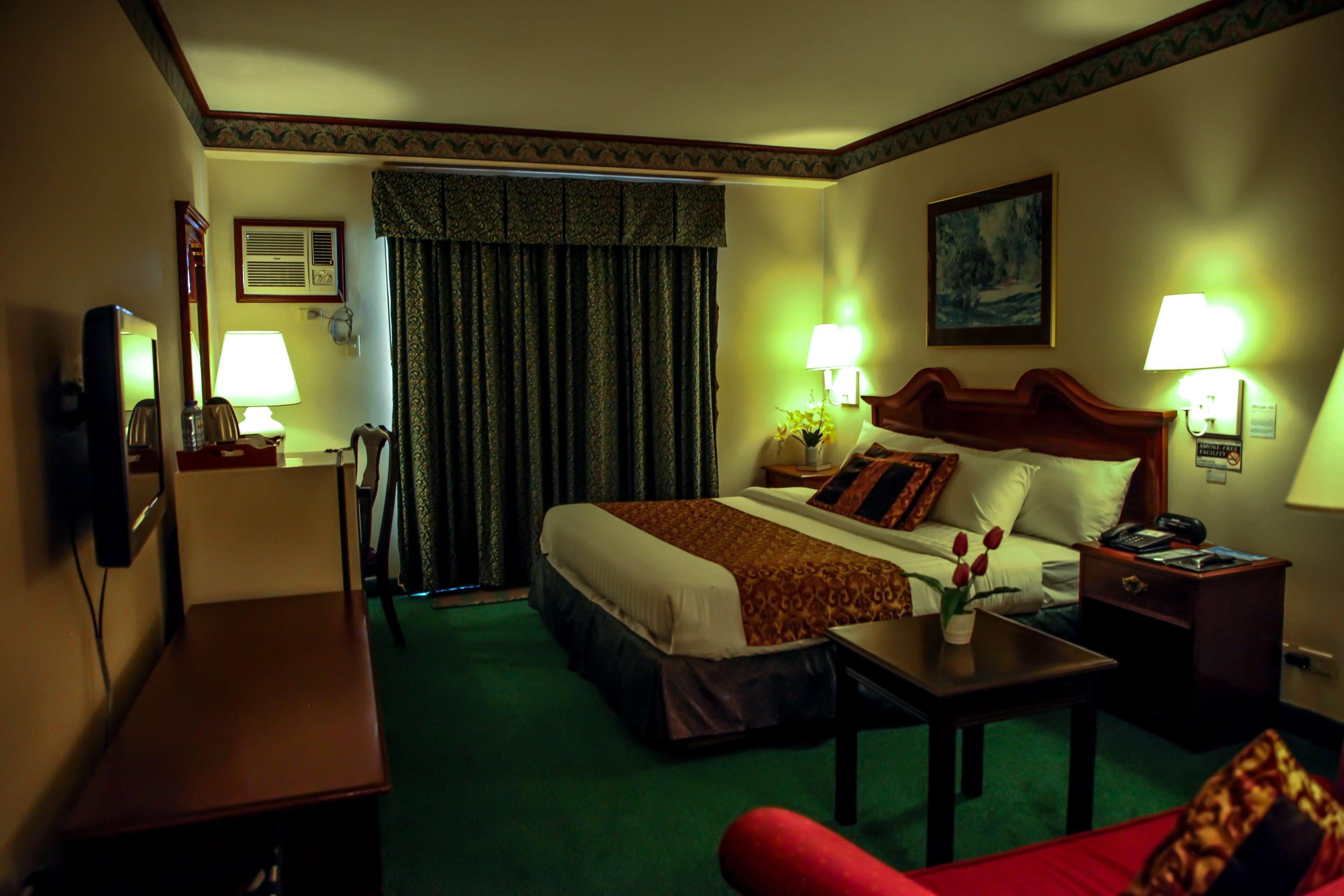 Days Hotel Tagaytay Тагайтай Экстерьер фото