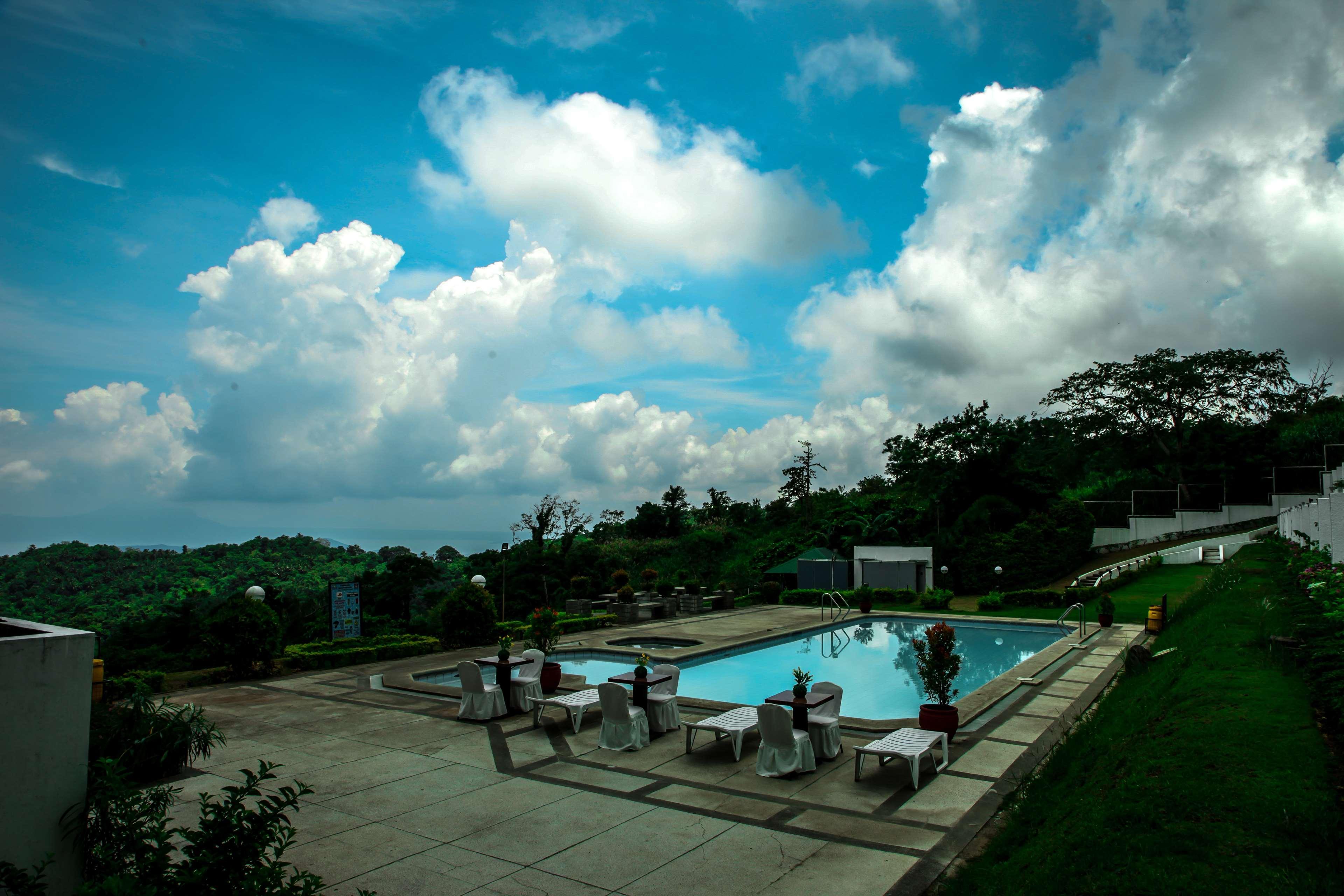 Days Hotel Tagaytay Тагайтай Экстерьер фото