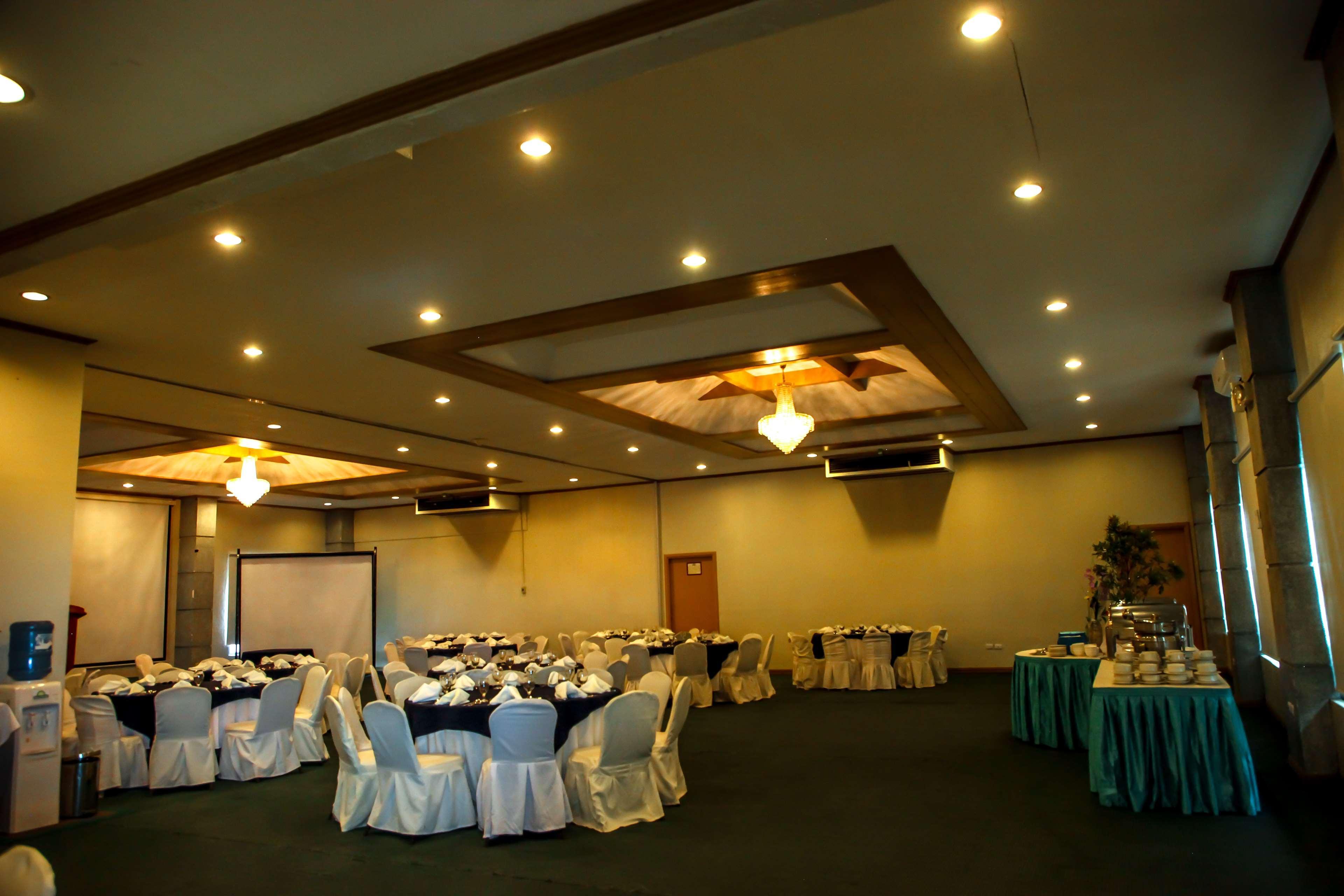 Days Hotel Tagaytay Тагайтай Экстерьер фото