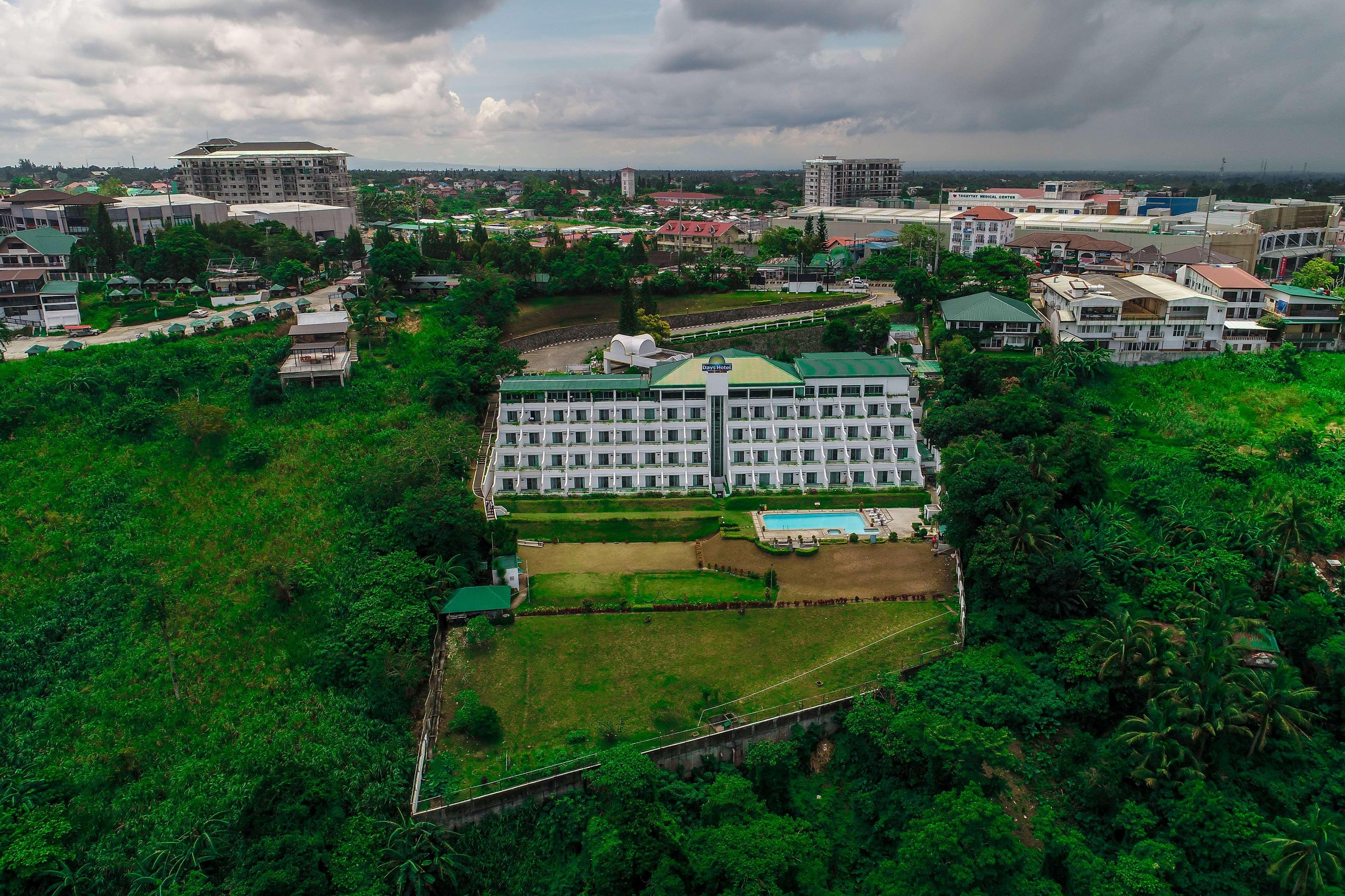 Days Hotel Tagaytay Тагайтай Экстерьер фото