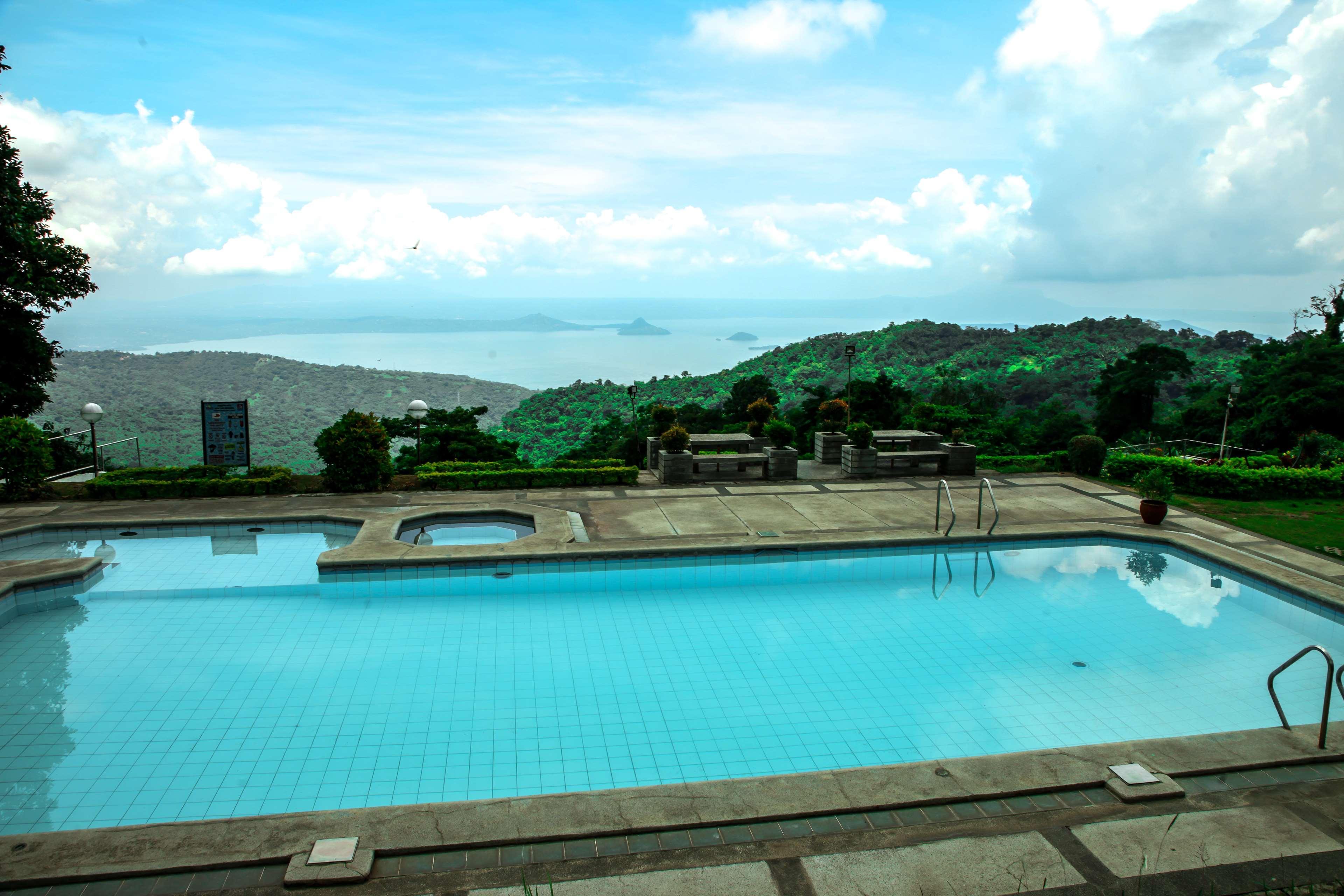 Days Hotel Tagaytay Тагайтай Экстерьер фото