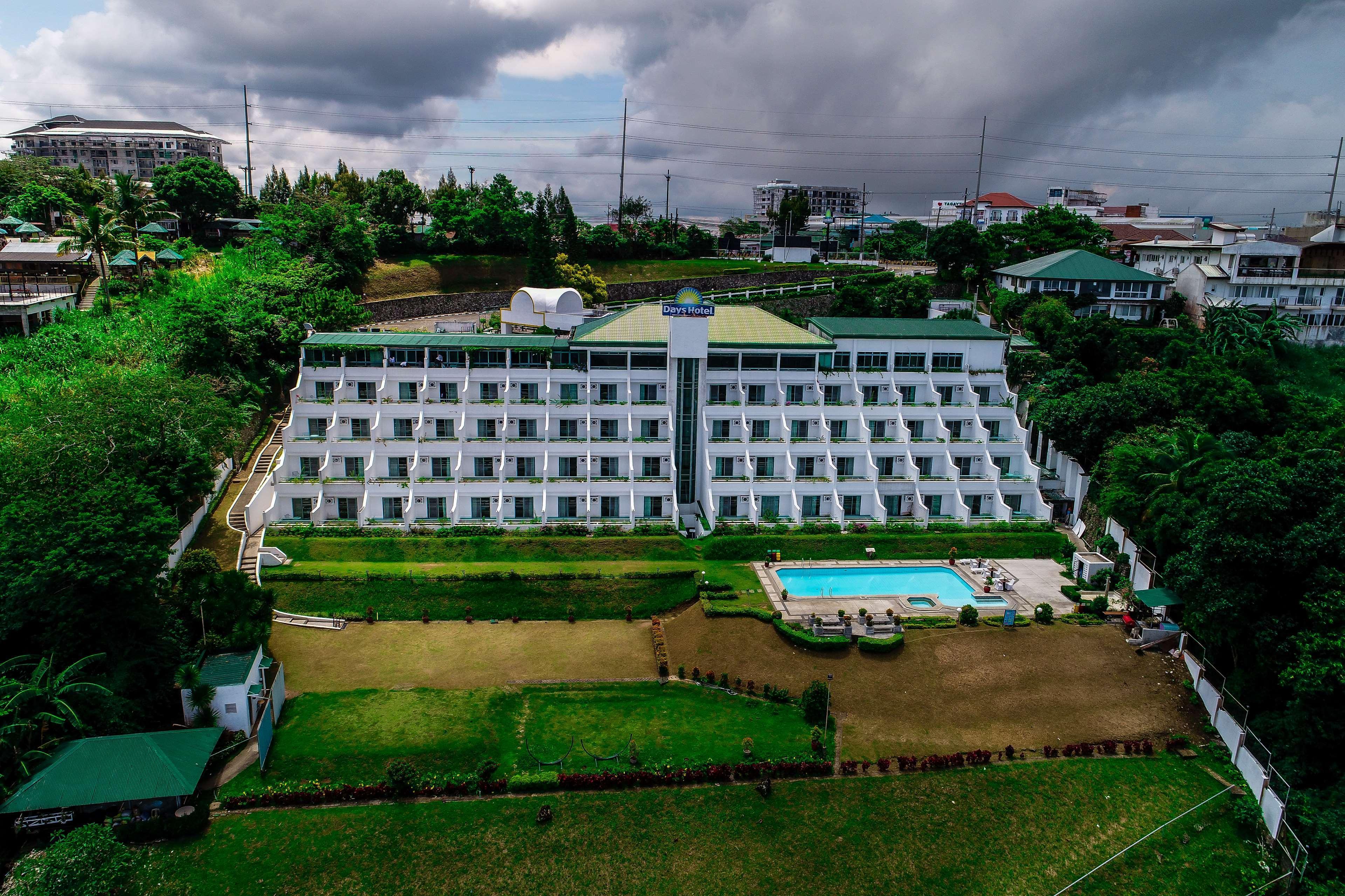 Days Hotel Tagaytay Тагайтай Экстерьер фото