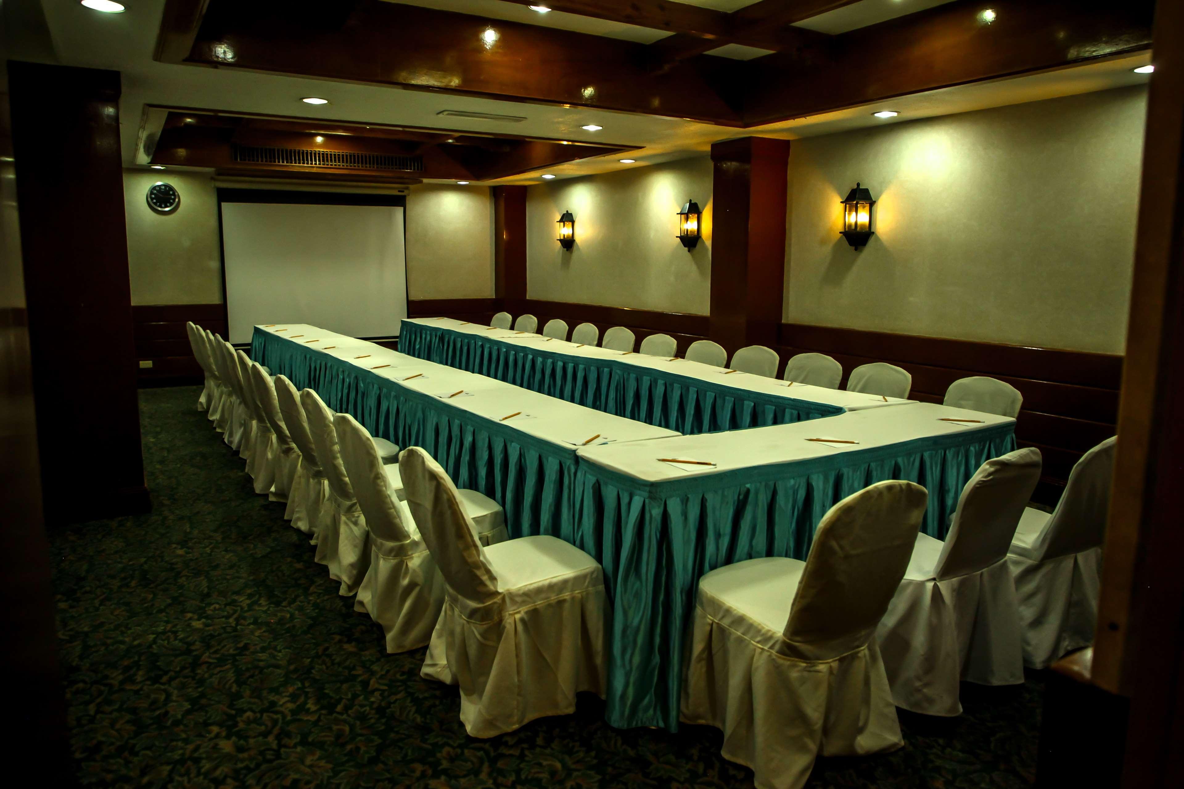 Days Hotel Tagaytay Тагайтай Экстерьер фото