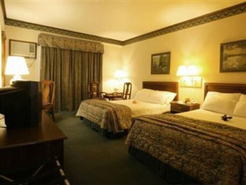 Days Hotel Tagaytay Тагайтай Экстерьер фото