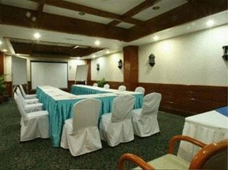 Days Hotel Tagaytay Тагайтай Экстерьер фото