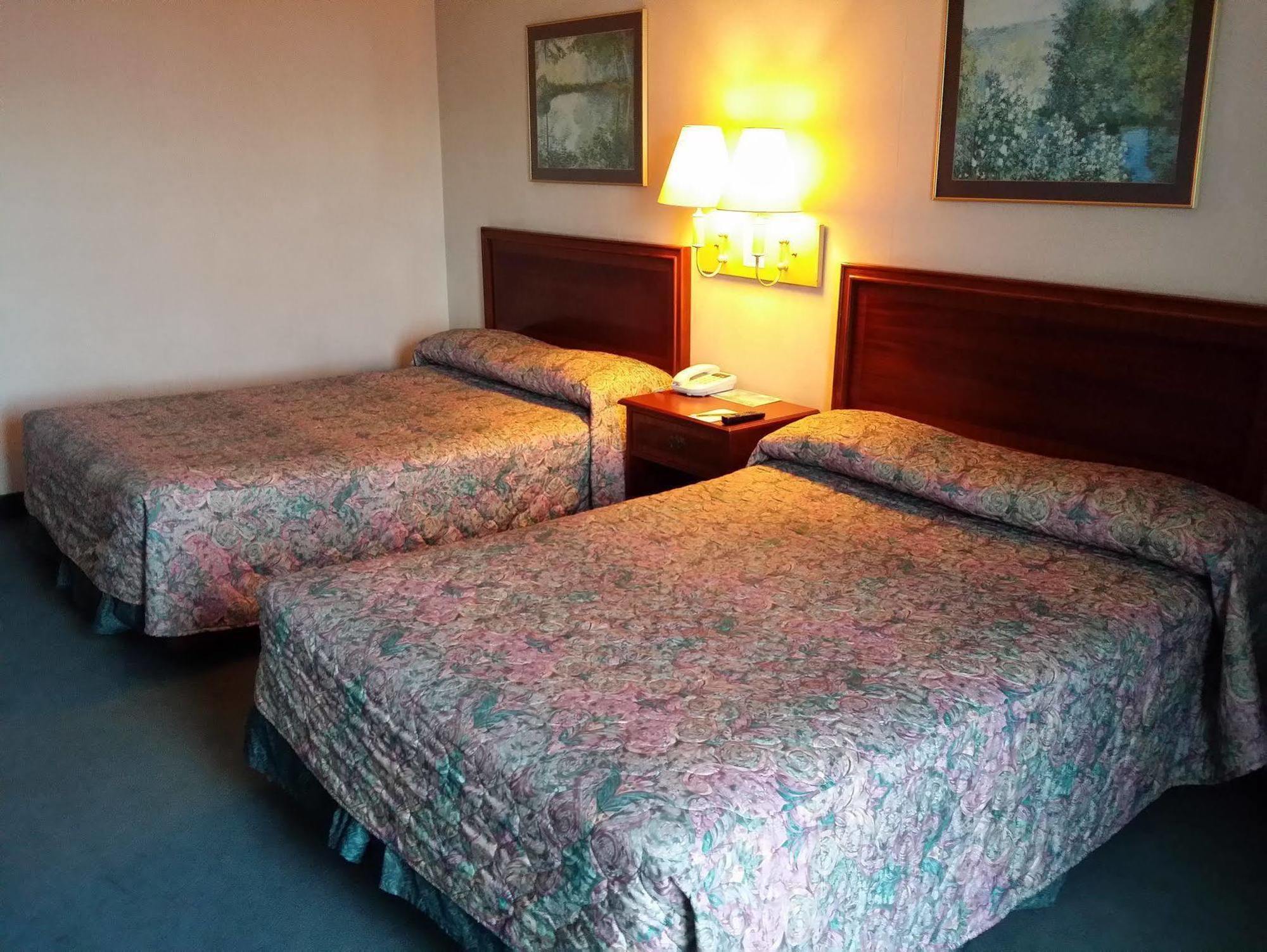 Days Hotel Tagaytay Тагайтай Экстерьер фото