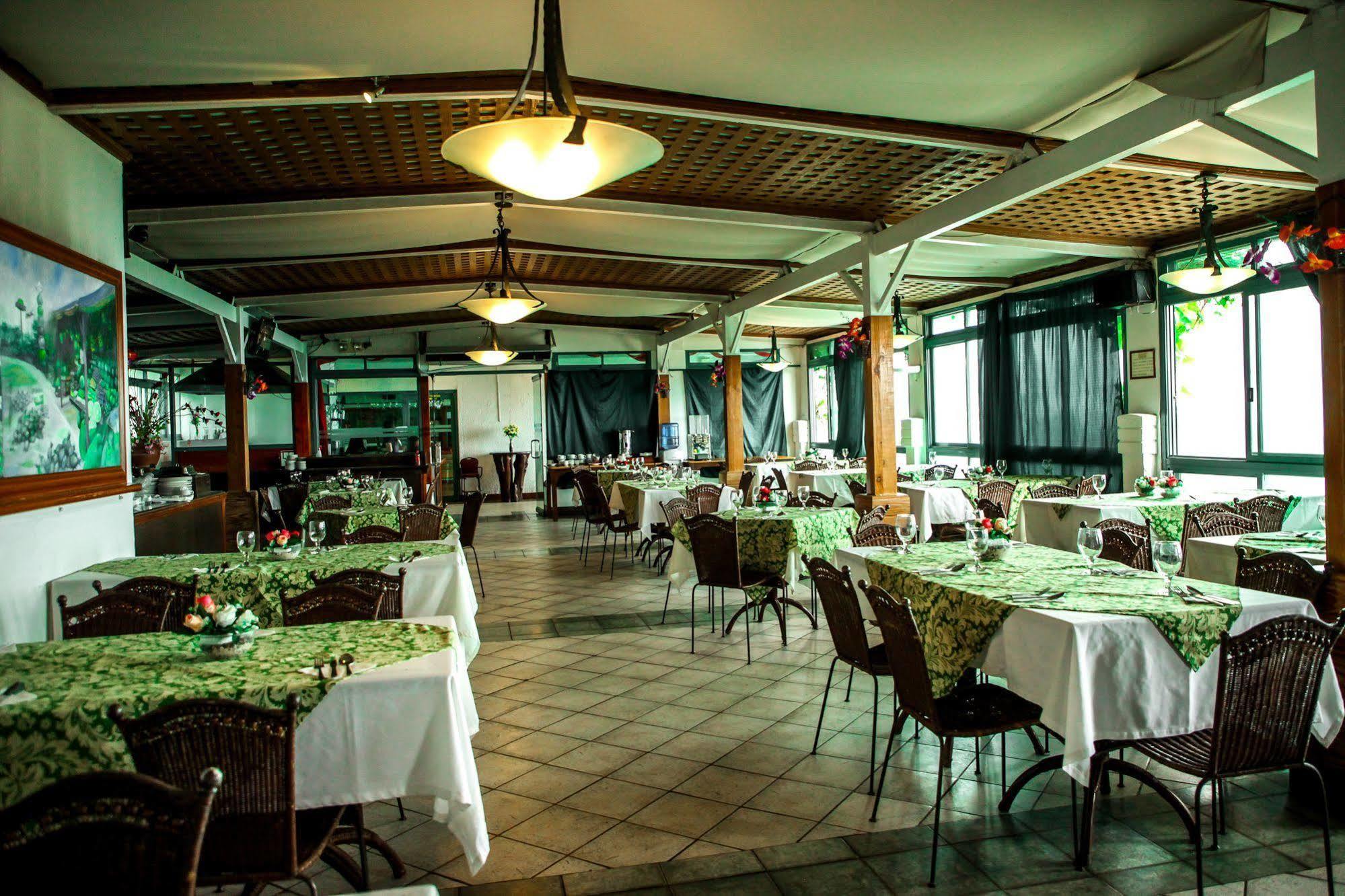 Days Hotel Tagaytay Тагайтай Экстерьер фото