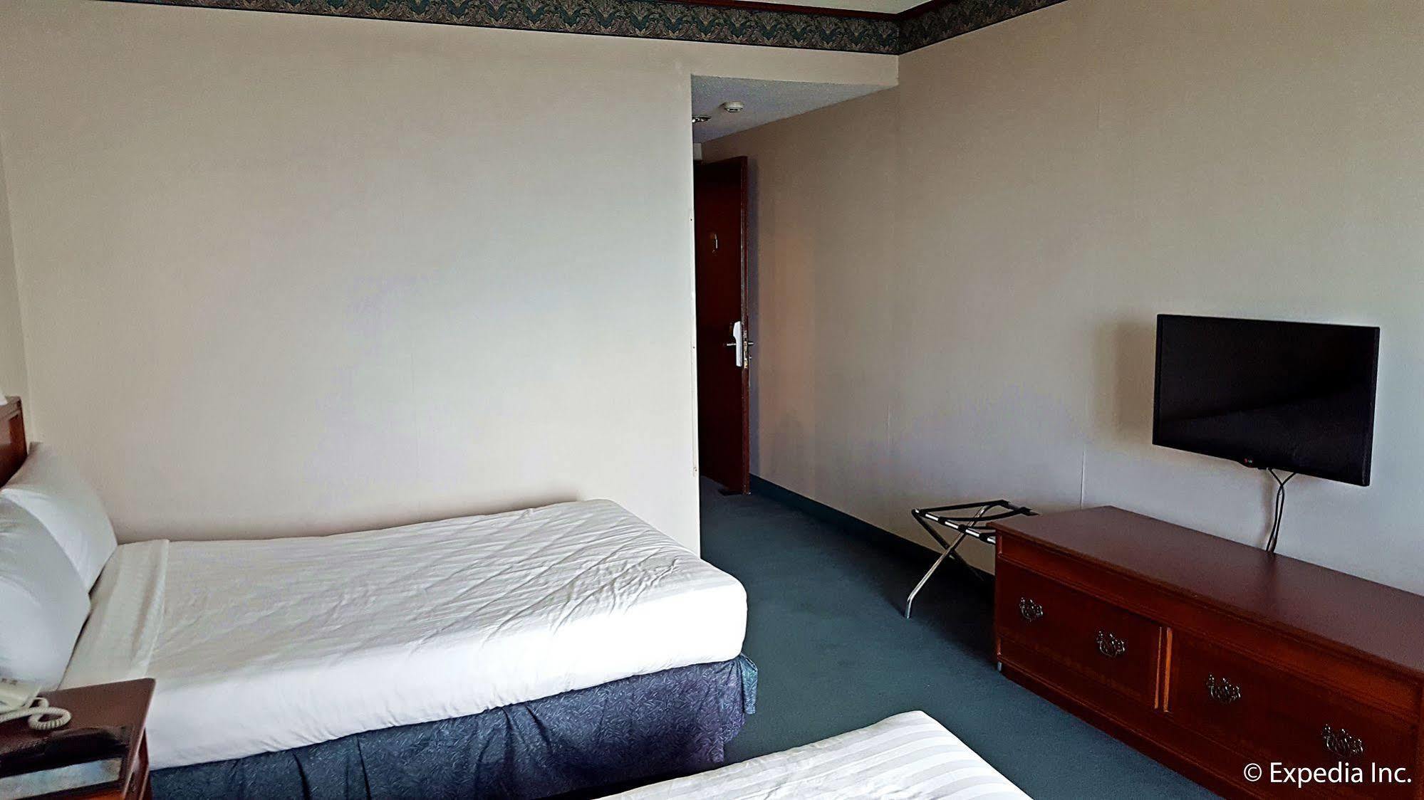 Days Hotel Tagaytay Тагайтай Экстерьер фото