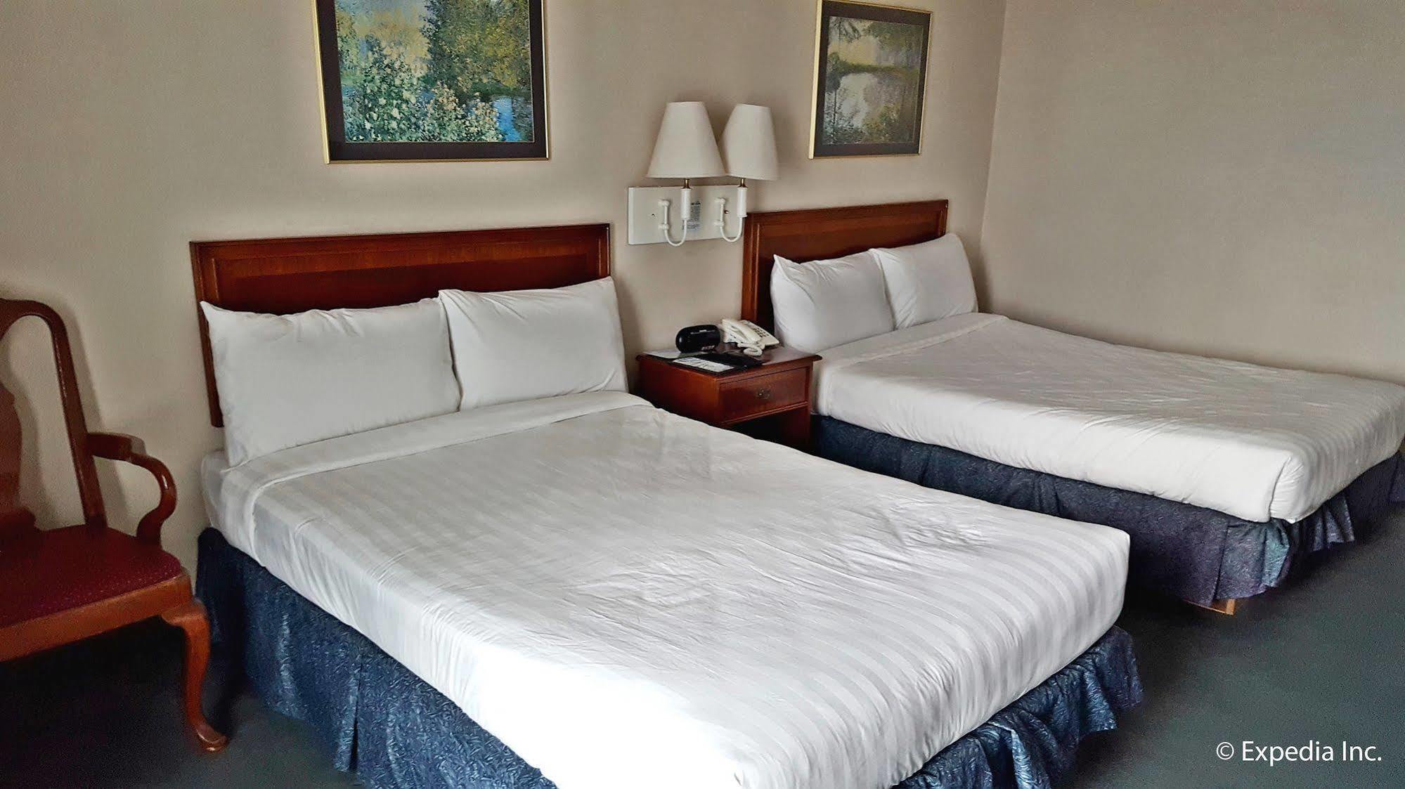 Days Hotel Tagaytay Тагайтай Экстерьер фото